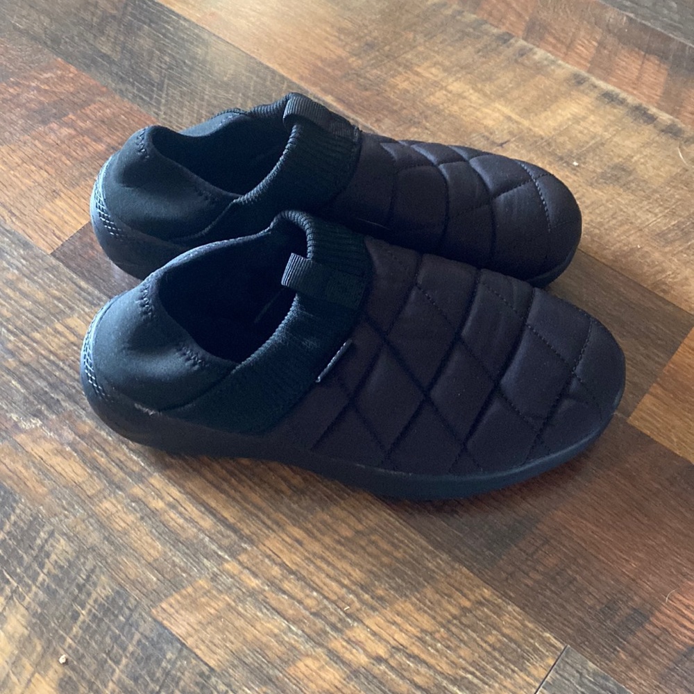 Kubua black slippers size 37(6)